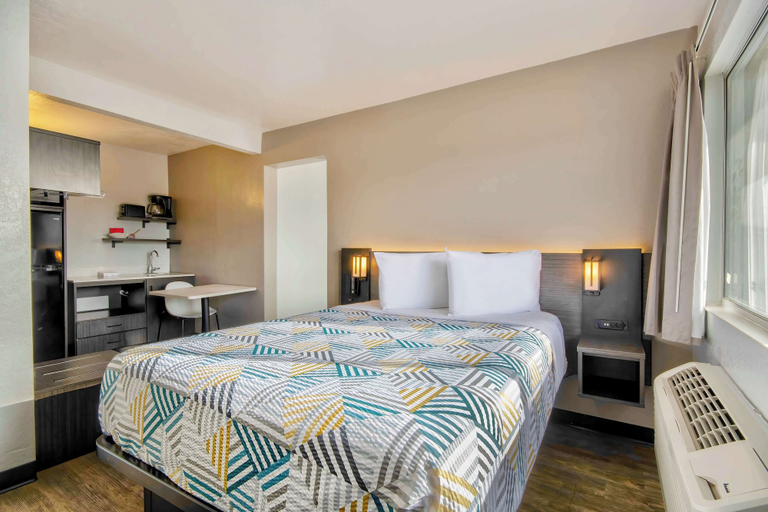 Bedroom 2, Studio 6 Albuquerque, NM – Midtown, Bernalillo