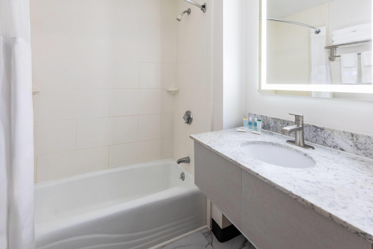 Bathroom 4, Howard Johnson by Wyndham Malden Boston Area, Middlesex