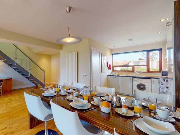 Food & Drinks 4, Castlemartyr Mews