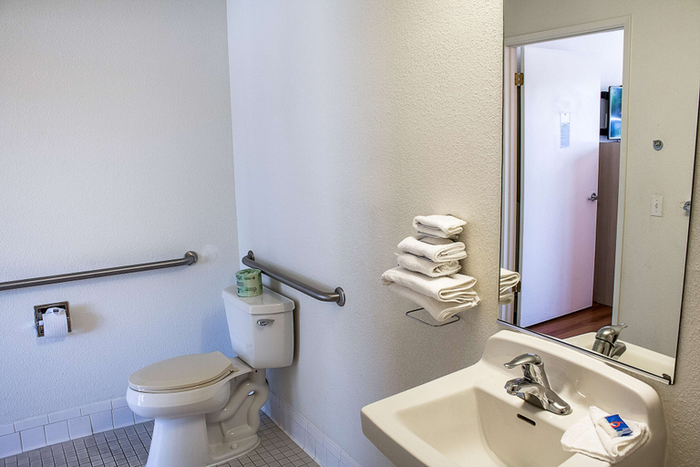 Bathroom 4, Motel 6 Ukiah, CA, Mendocino