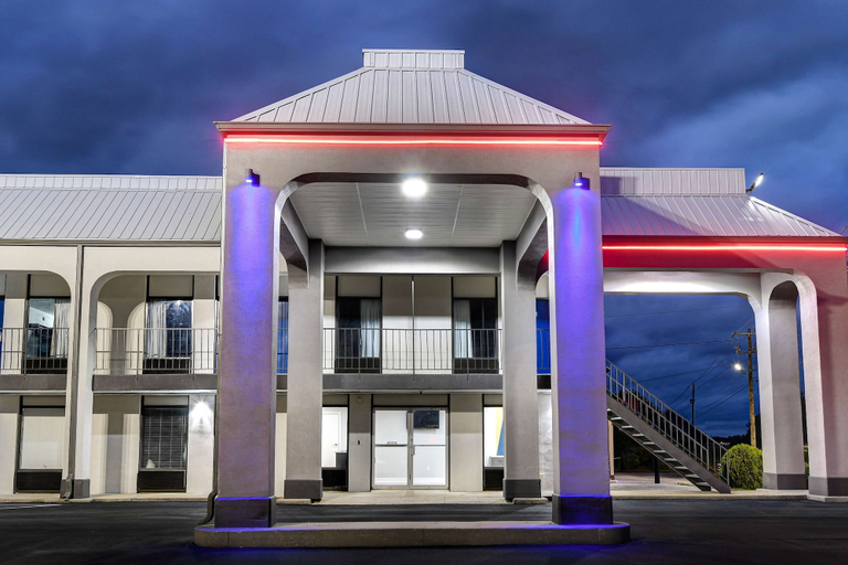Exterior & Views 2, Studio 6 Meridian, MS - Bonita Lakes, Lauderdale