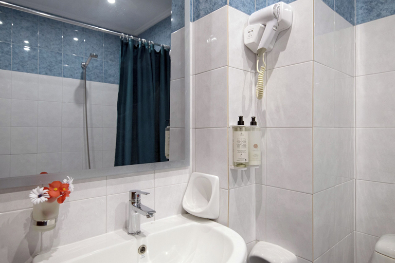 Bathroom 5, Kaiser Bridge, Ionian Islands