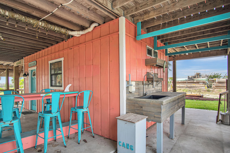 Food & Drinks, Beachin' Country by Silver Sands Vacation Rentals, Nueces