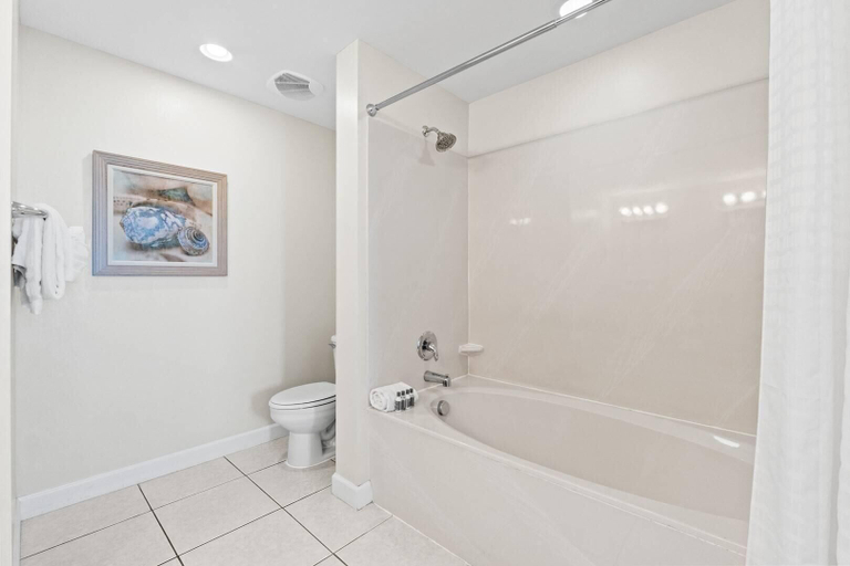Bathroom 4, Splash 1506w, Bay