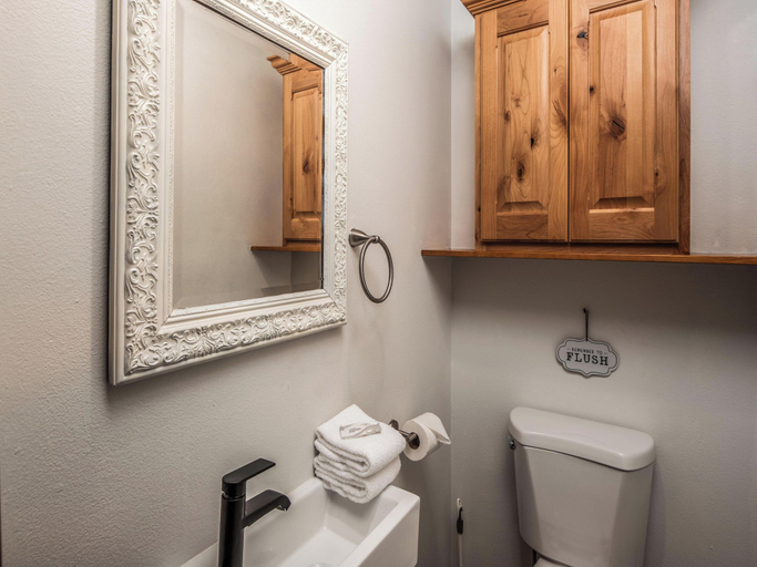 Bathroom 3, Benji's Canyon by Ruidoso Vacation Rentals, Lincoln