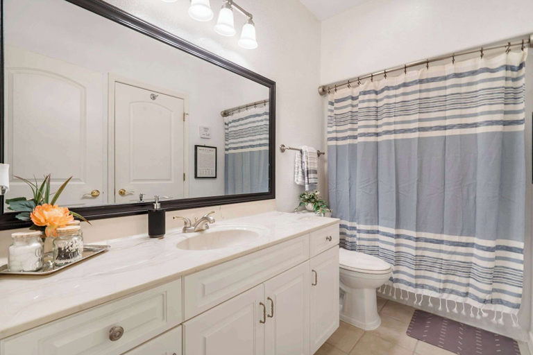 Bathroom 3, Kings Hideaway - Near DT!, Taney