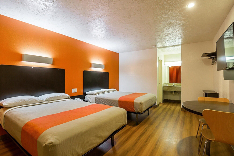 Bedroom 3, Motel 6 Madisonville, TX, Madison