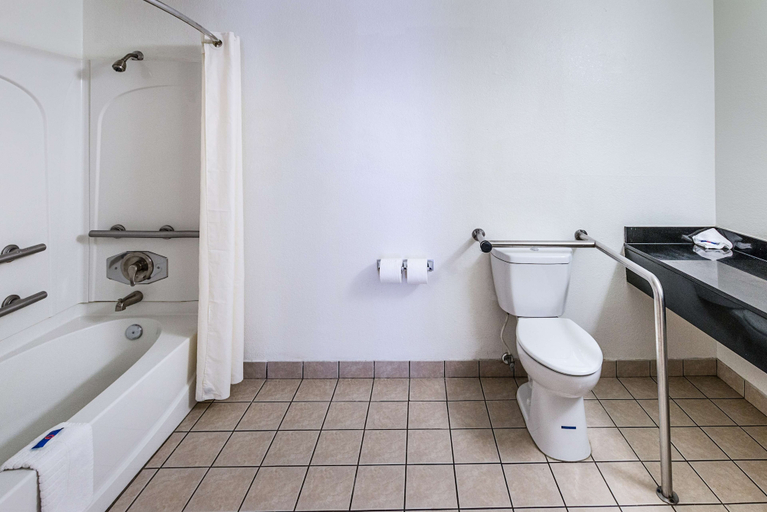 Bathroom 4, Motel 6 Waxahachie, TX, Ellis