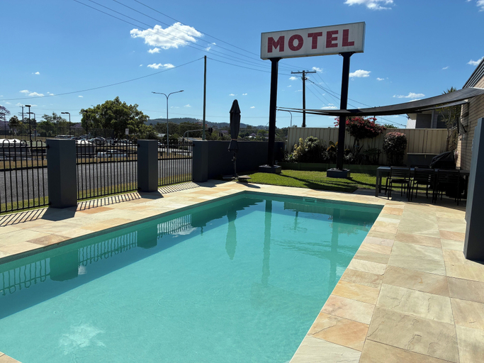 Sport & Beauty 5, Shady Rest Motel, Cooloola - Gympie only