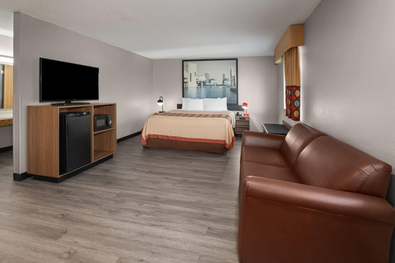 Bedroom 3, Super 8 by Wyndham Kent/Akron Area, Portage
