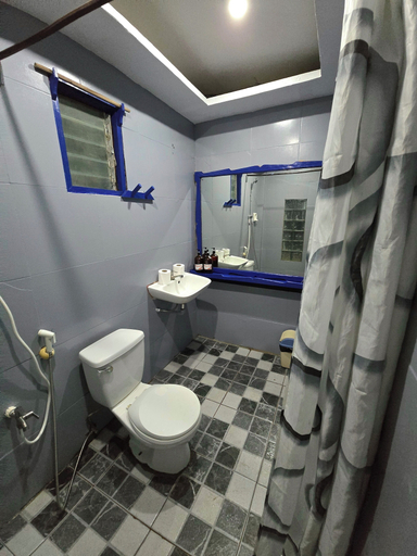 Bathroom 5, Islandfront Cottages, El Nido