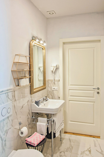 Bathroom 4, Hotel St. James, Florence