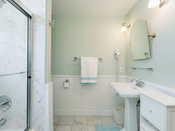 Bathroom, Once Upon a Tide by Ryson Vacation Rentals, Galveston