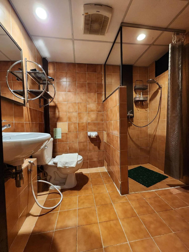 Bathroom 3, Club One Seven Gaymen Chiang Mai, Muang Chiang Mai