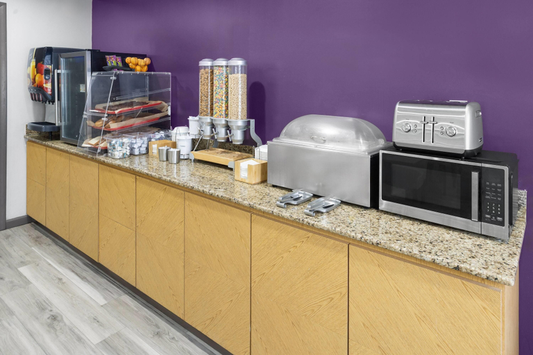 Food & Drinks 5, La Quinta Inn & Suites by Wyndham Mansfield OH, Richland