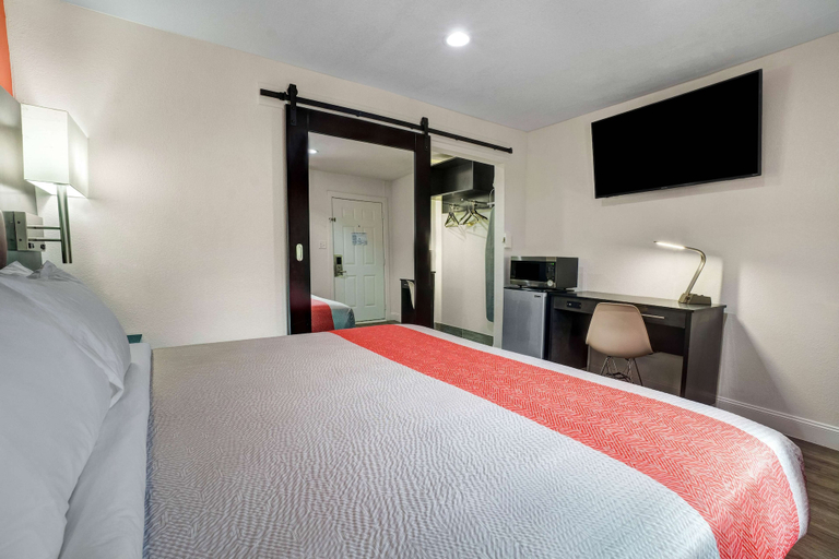 Bedroom 3, Motel 6 Bellville, OH - Mid Ohio, Richland