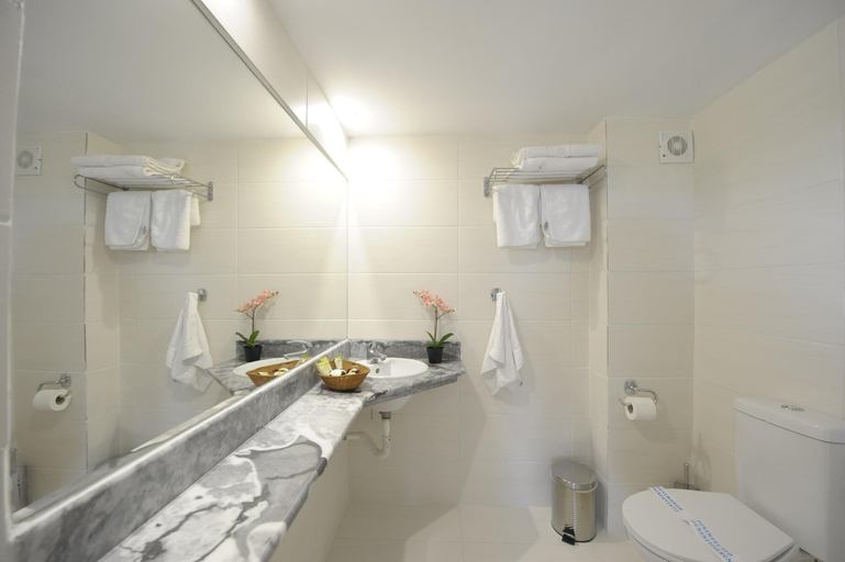 Bathroom 5, Evia Riviera Resort by Anayia All Inclusive Resorts, Central Greece