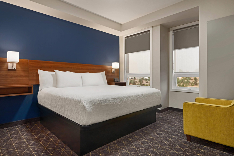 Bedroom 3, Park Inn by Radisson, Kelowna, Central Okanagan