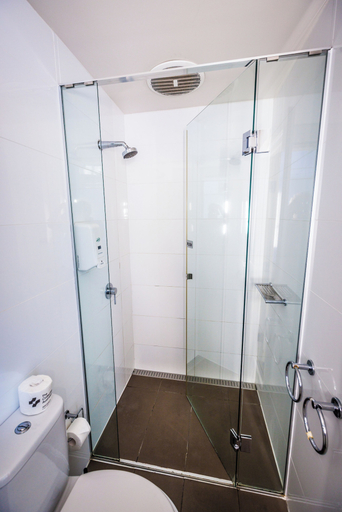 Bathroom 5, YHA Melbourne Central, Melbourne