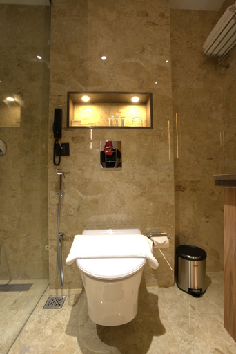 Bathroom 4, Travancore Court, Ernakulam