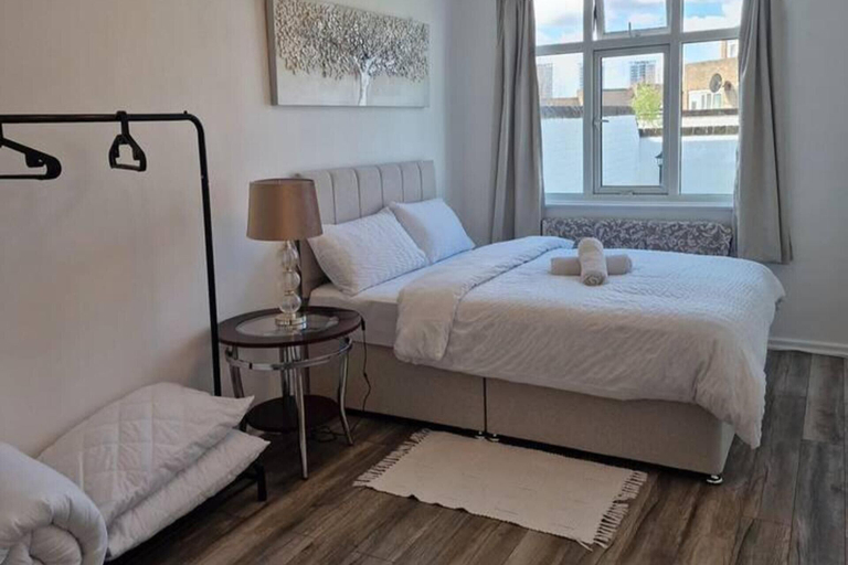 Bedroom 2, 1 Bed Flat Sleeps 2 With Free Parking & Patio, London