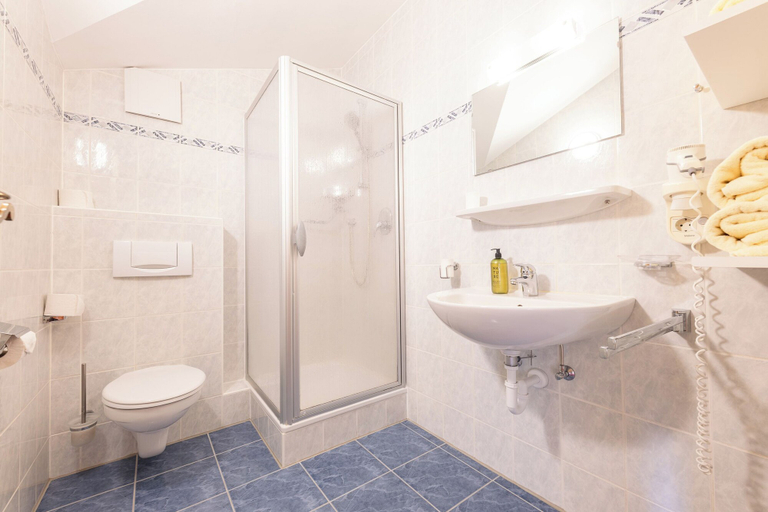Bathroom 3, Gasthof Gröbenhof, Innsbruck Land