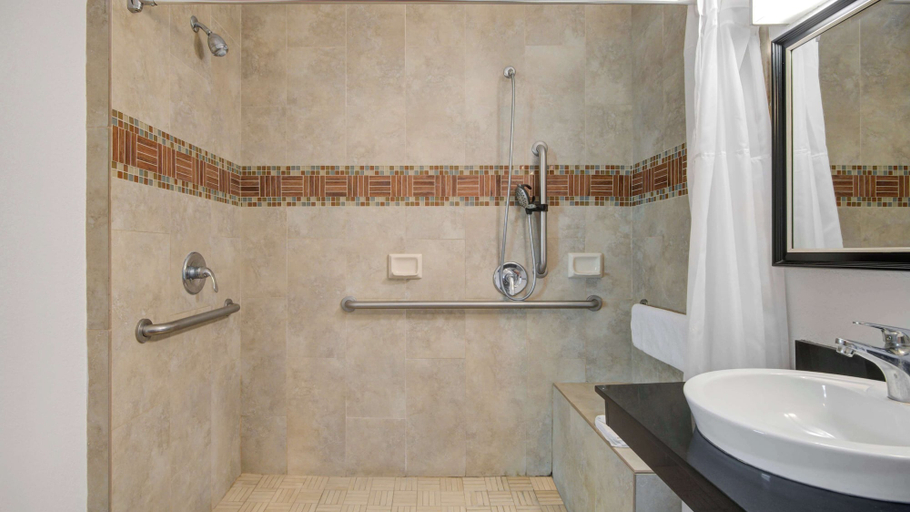 Bathroom 4, Studio 6 Ontario, Ca - Convention Center - Airport, San Bernardino