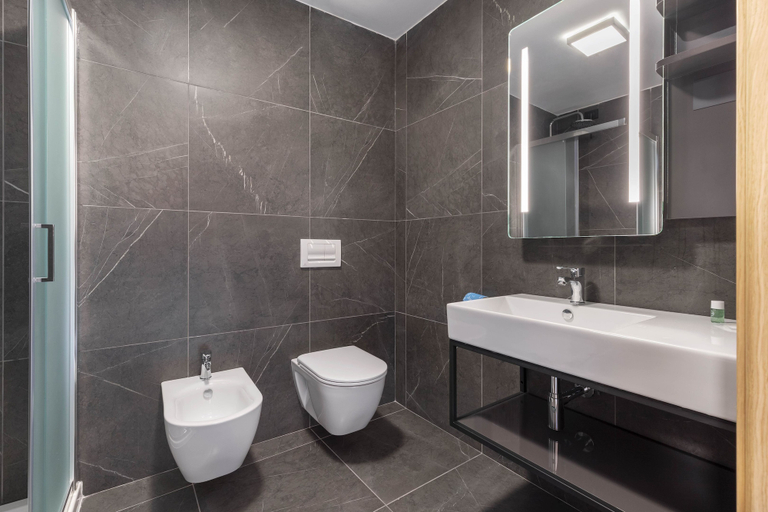 Bathroom 5, B&B Hotel Genova City Center, Genova