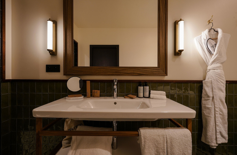 Bathroom 4, Hotel Pulitzer Paris, Paris
