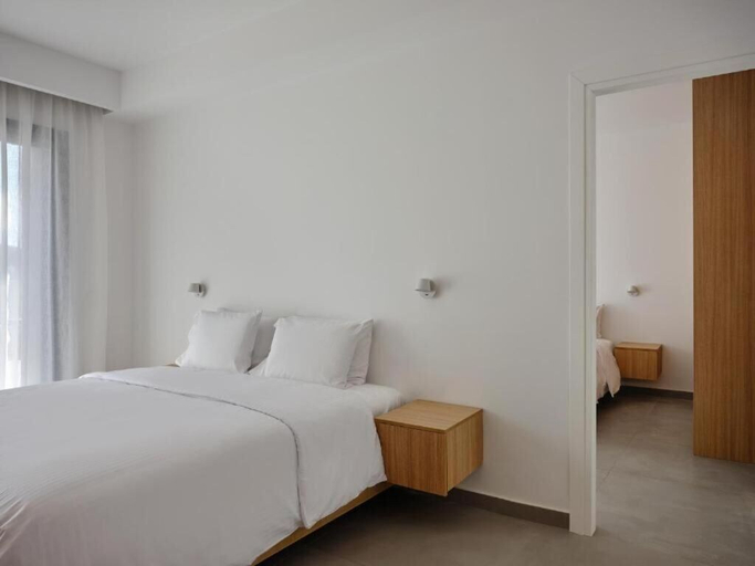 Bedroom 3, Kosmoplaz Beach Hotel, South Aegean