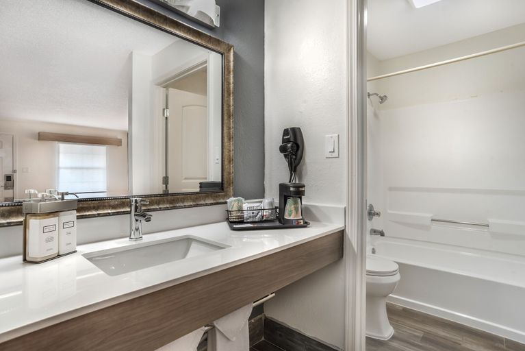 Bathroom 4, Key West Inn Fairhope Al, Baldwin