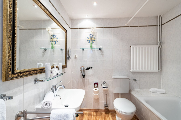 Bathroom 5, Hotel Burg Trendelburg, Kassel