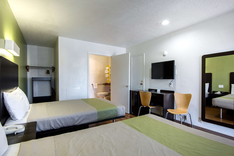Bedroom 3, Motel 6 Santa Fe, NM - Downtown, Santa Fe