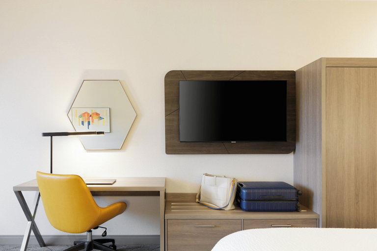Bedroom 3, Holiday Inn Express & Suites BLOOMINGTON - NORMAL by IHG, McLean
