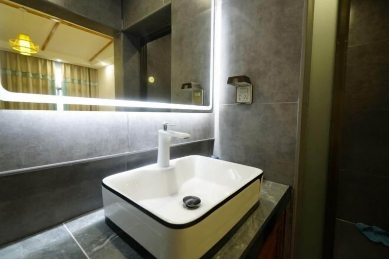 Bathroom 3, Zhen'Gan Club, Xiangxi Tujia and Miao