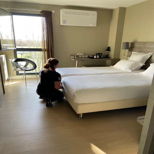 Bedroom 2, Hotel Kyriad Auray - Carnac, Morbihan