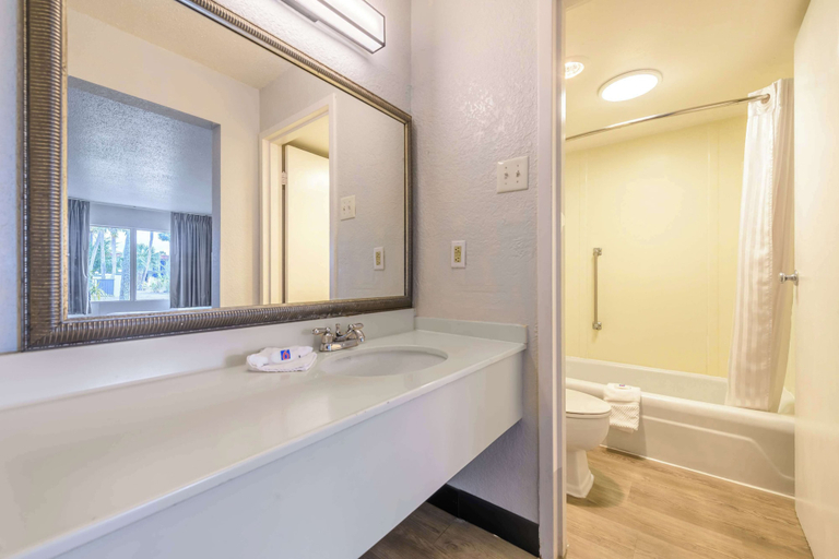 Bathroom 4, Motel 6 Spring Hill, FL - Weeki Wachee, Hernando