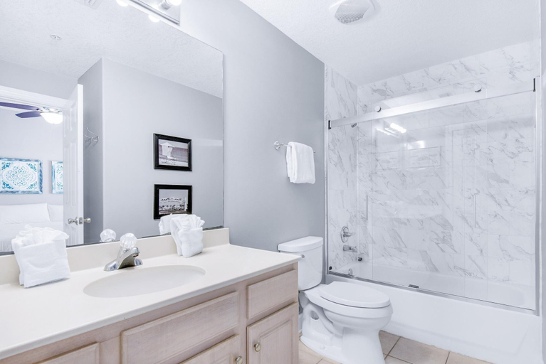 Bathroom 3, Twin Palms 1701, Bay