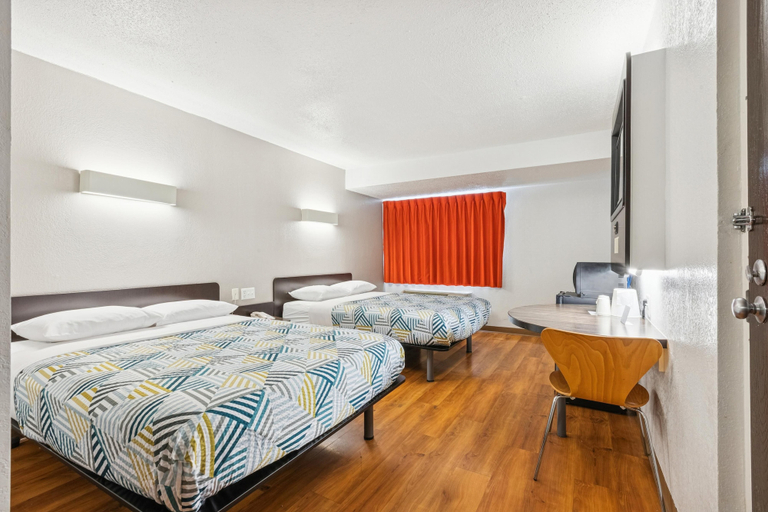 Bedroom 3, Motel 6 Piscataway, NJ, Middlesex