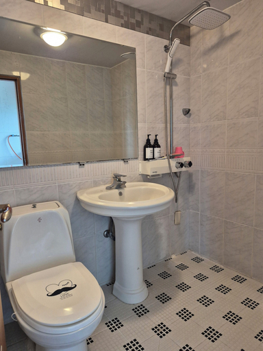 Bathroom 4, Jun House - Hostel, Jeju