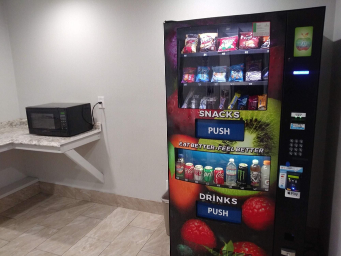 Food & Drinks 5, Motel 6 West Sacramento, CA, Yolo