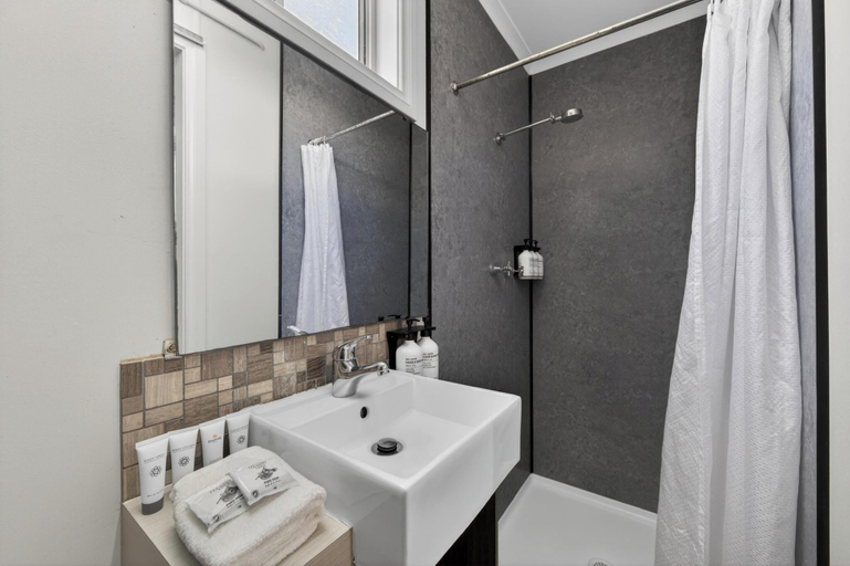Bathroom 4, Discovery Parks - Carnarvon, Carnarvon