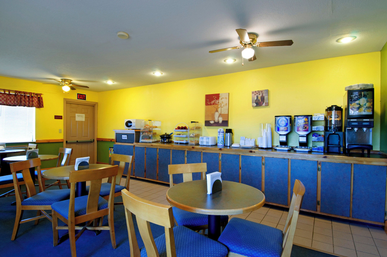 Food & Drinks 5, Americas Best Value Inn Garden City, Finney