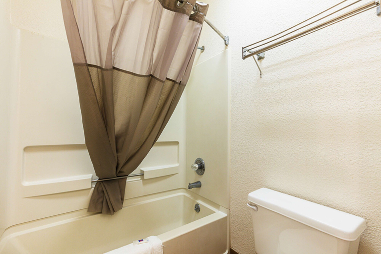 Bathroom 4, Motel 6 Covington, TN, Tipton