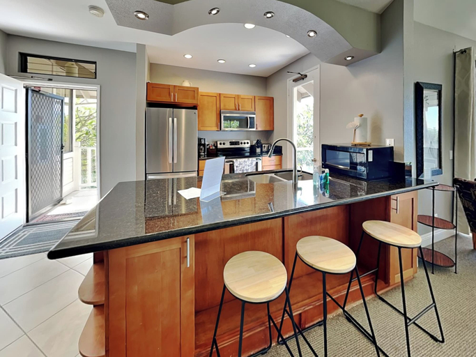 Food & Drinks 4, Grand Champions by Maui Rental Group, Maui