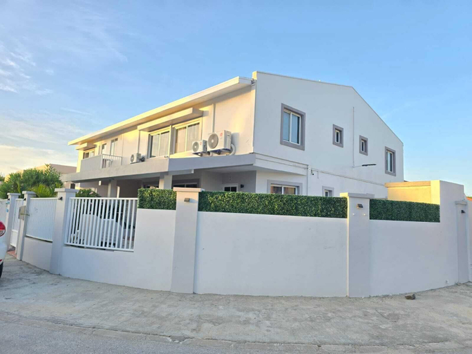 Exterior & Views 2, Rooi Santo Residence