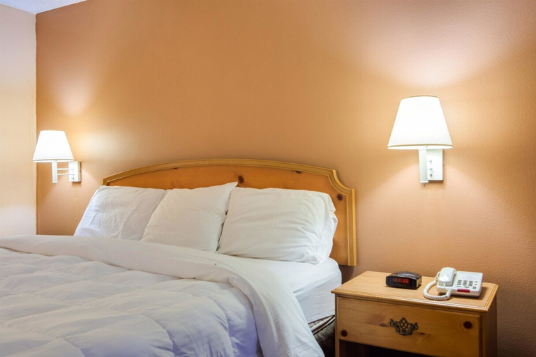 Bedroom 3, Motel 6 Macon, GA, Bibb