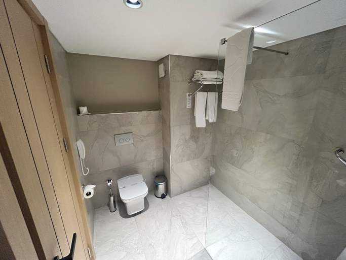 Bathroom 5, Hotel Buyuk Saruhan, Merkez