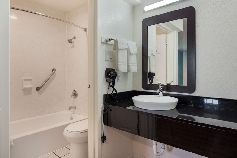 Bathroom 4, Motel 6 Temple, TX, Bell