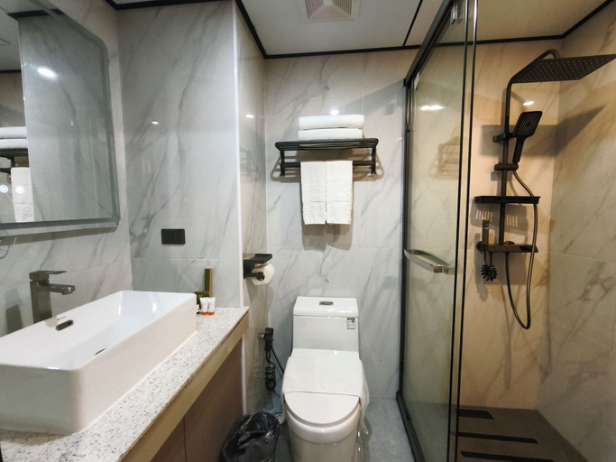 Bathroom 4, Lido De Paris Hotel, Manila City